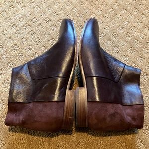 Cole Haan Immaculate 2 Tone Leather Ankle Bootie Zip Up Boots 8.5B (fit like 8B)